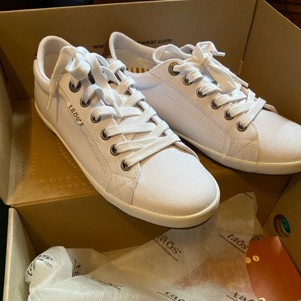 NWT Taos Starburst Canvas Sneakers